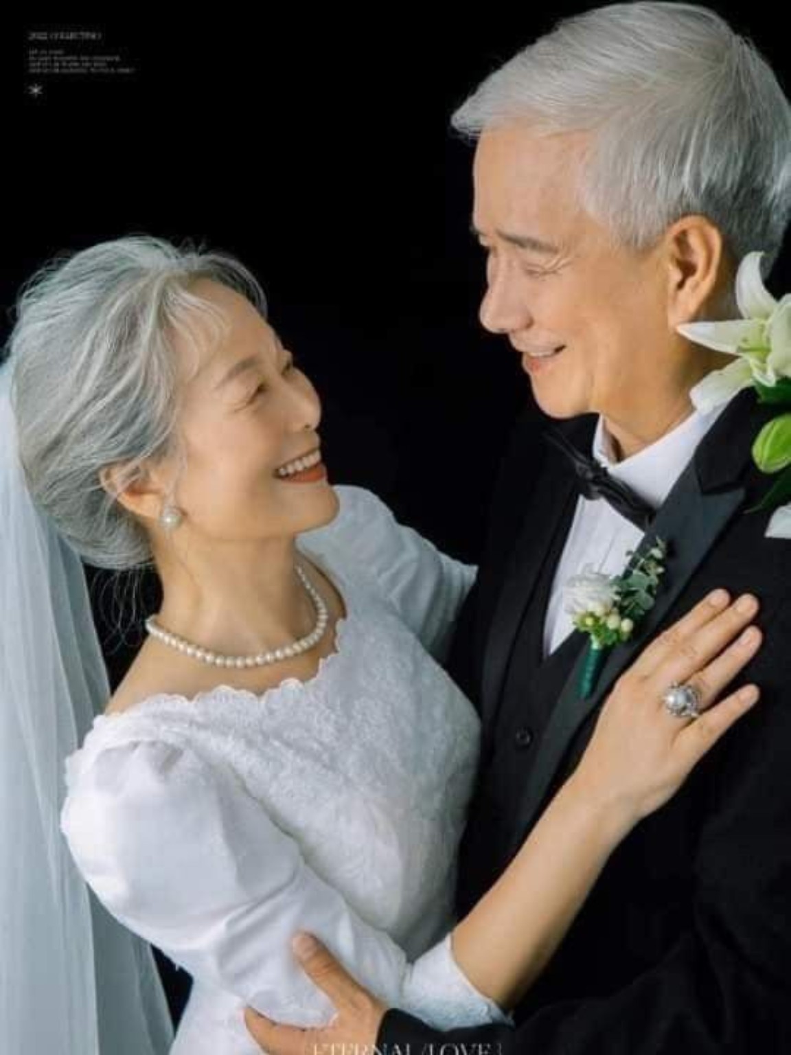 Cặp đôi trung niên hạnh phúc